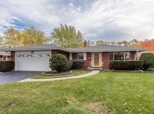 1403 E Lowden Ln, Mount Prospect, IL 60056