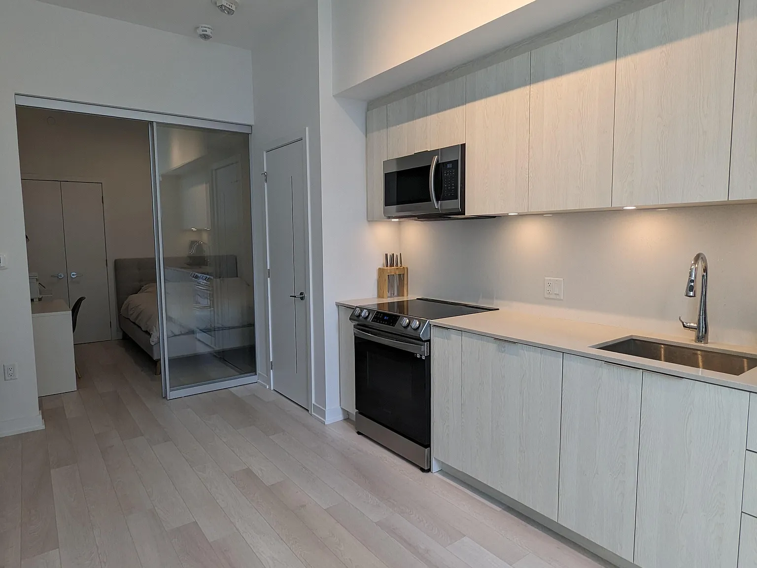 2 bed, $2,400 — Photo 4
