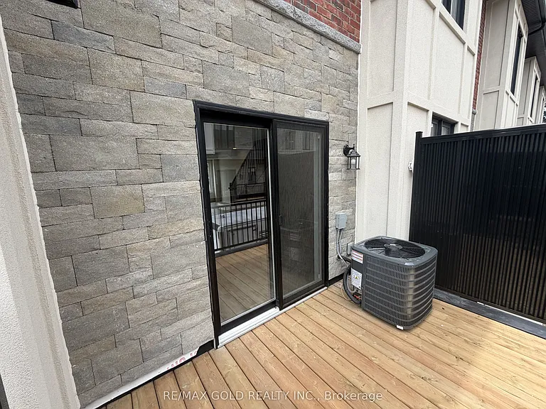 702 Front Royal St — Photo 12