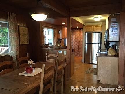 Great Floor Plan : Mudroom, kitchen, dining room and into the living room.