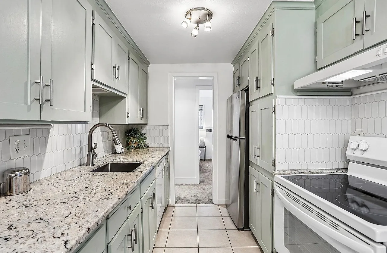2 bed, 744 sqft, $2,295 — Photo 4