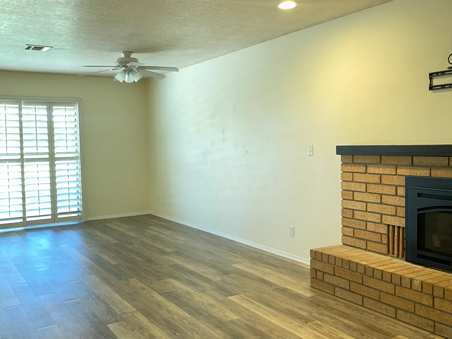 1516 Mancha Dr — Photo 3
