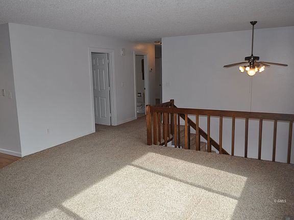 5th image of 209 Divide St