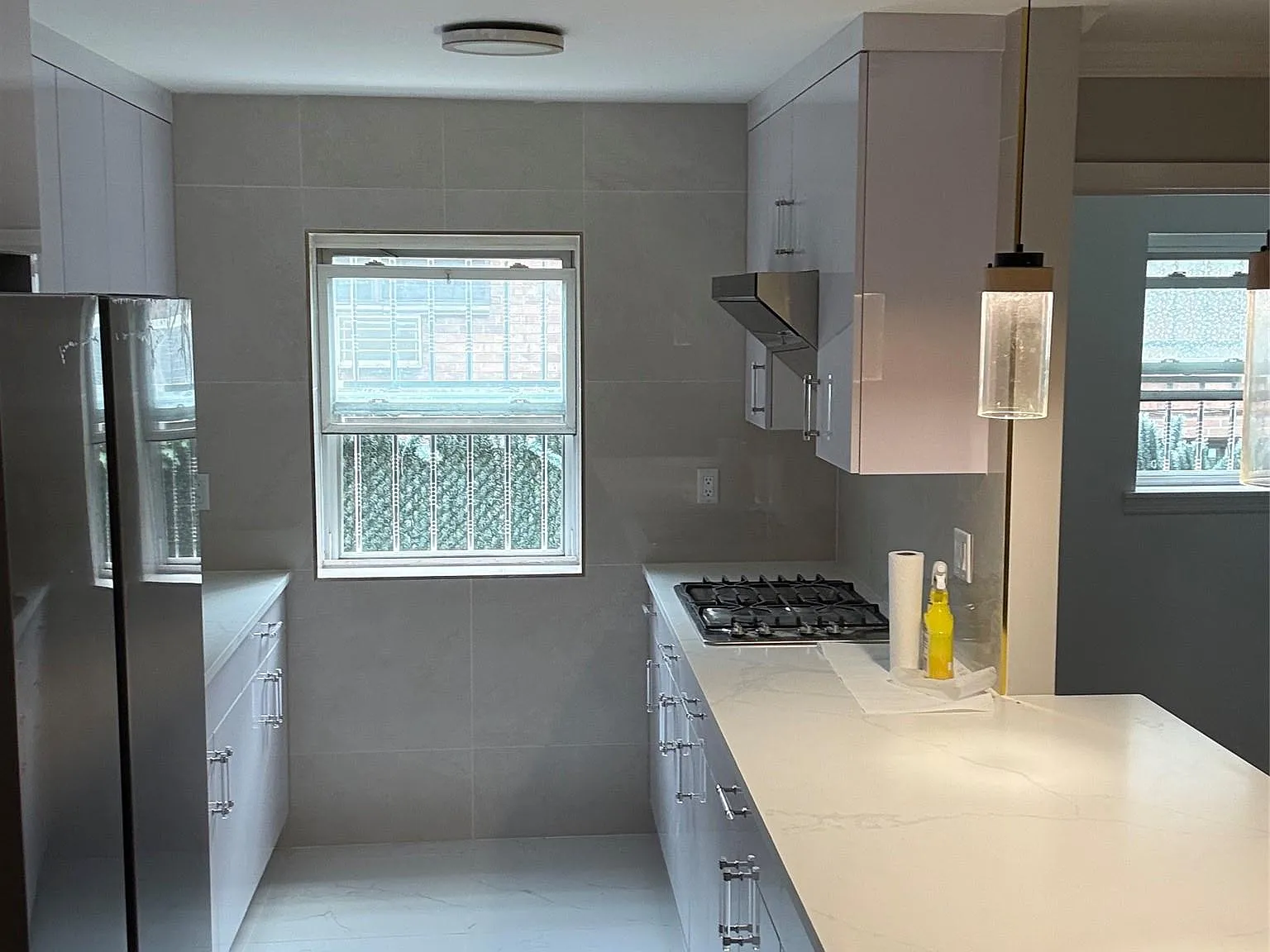 3 bed, 2.0 bath, 2550 sqft, $3,200 — Photo 4