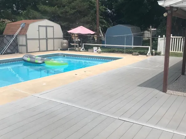 975 Marbrook Ln, York, PA 17404