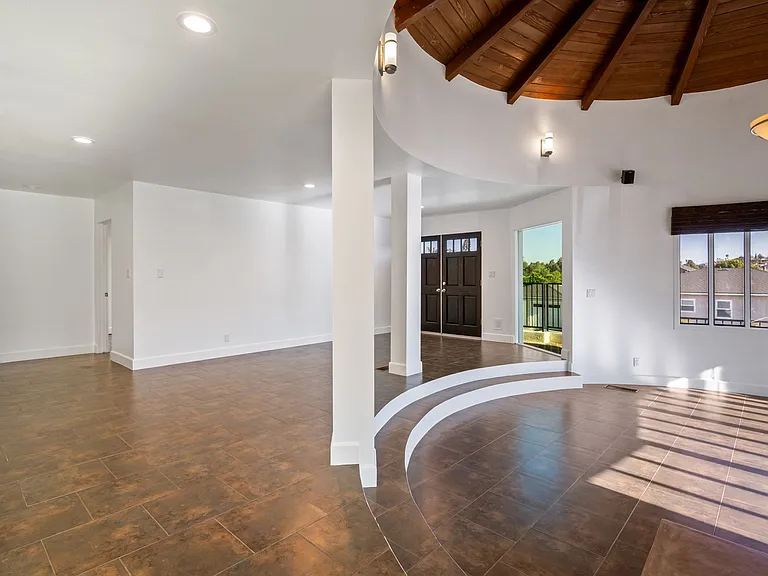 1380 W 9th St — Photo 17