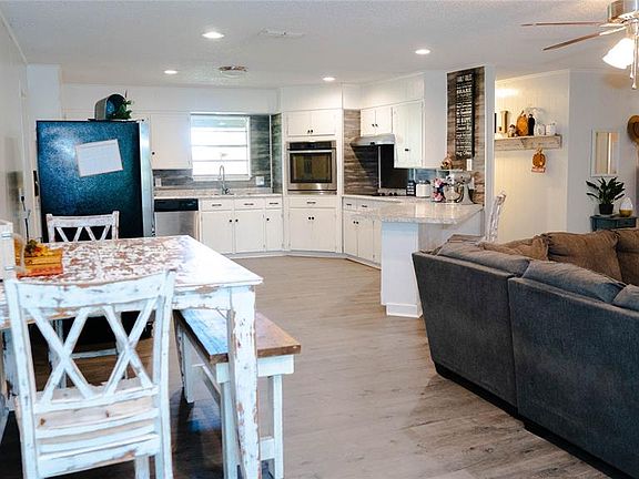 3rd image of 1034 Farm Road 71 E