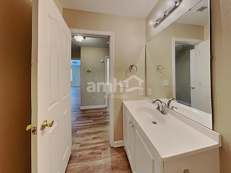 114 Elgin Ln — Photo 14