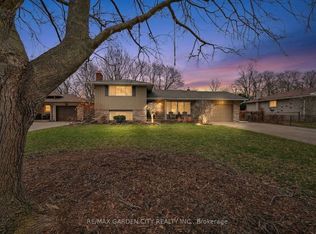 77 Prince Charles Dr, Saint Catharines, ON L2N 3Y8