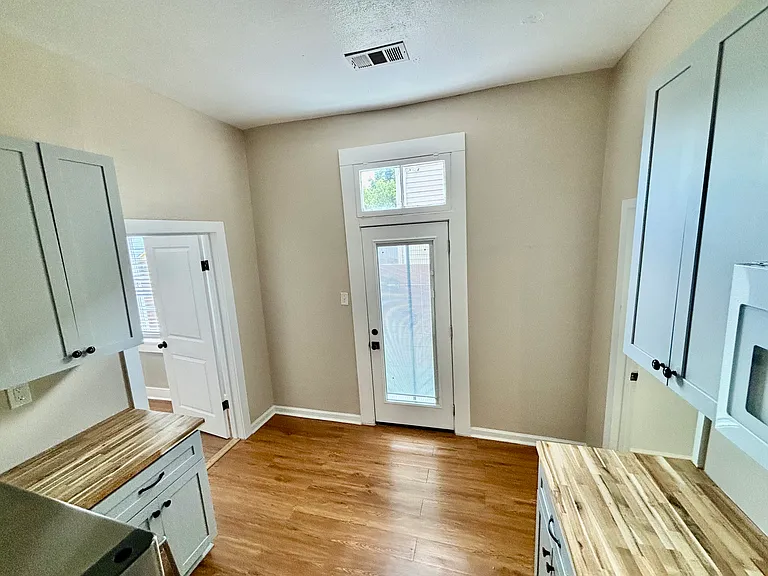 2923 Banks St — Photo 11