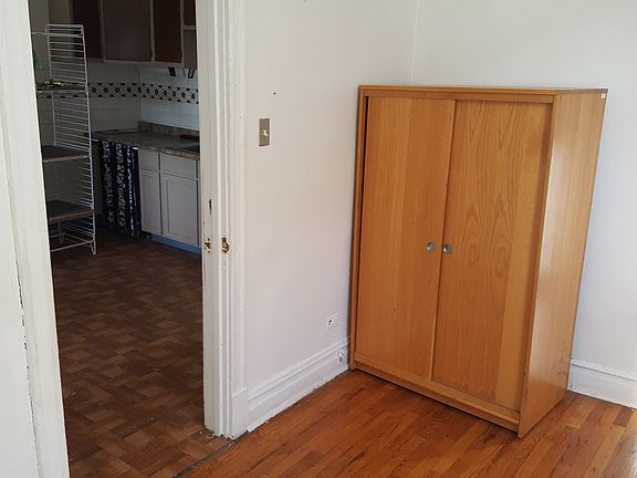 4th image of 3319 W Belmont Ave
