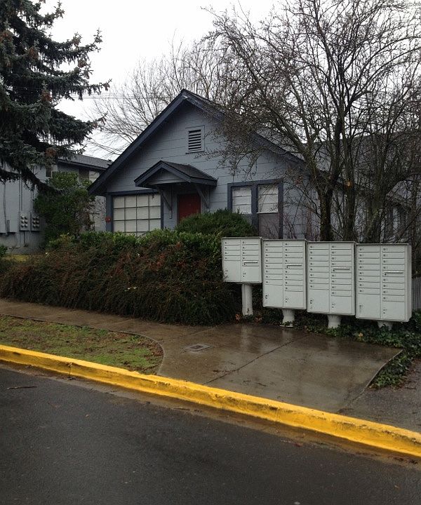 1st image of 105 Lincoln St APT 1