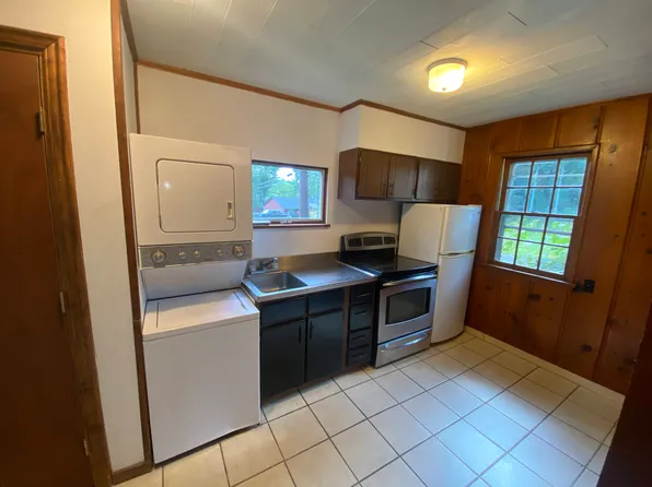 205 Cottage Ln, Cresco, PA 18326