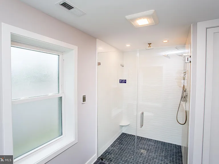 327 Wood St — Photo 44