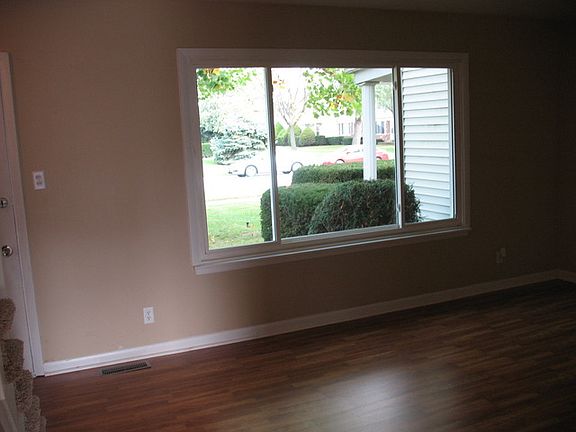 3rd image of 112 Beaconridge Dr #112