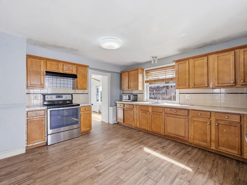 27 Houston Pl #1