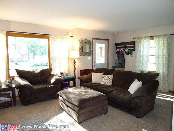 3rd image of 901 Cherry Ln
