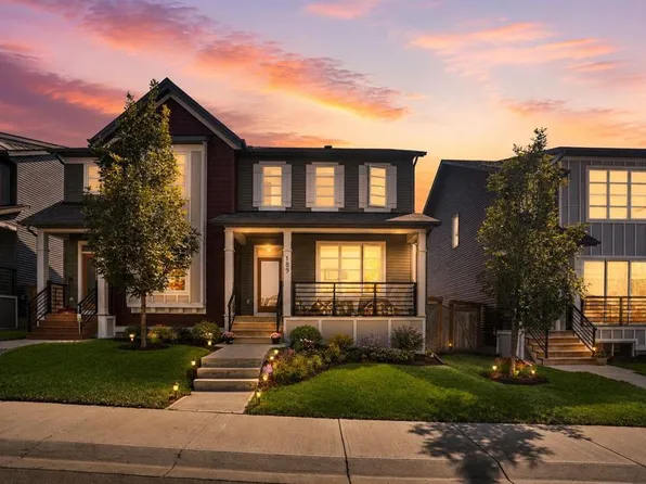 189 N Carringvue Way NW, Calgary, AB T3P 1K6