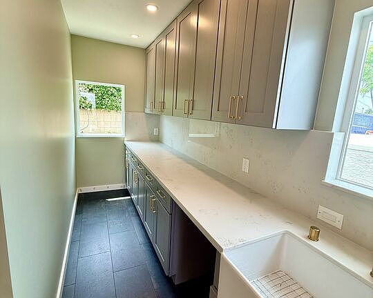 3rd image of 4331 Milburn Dr