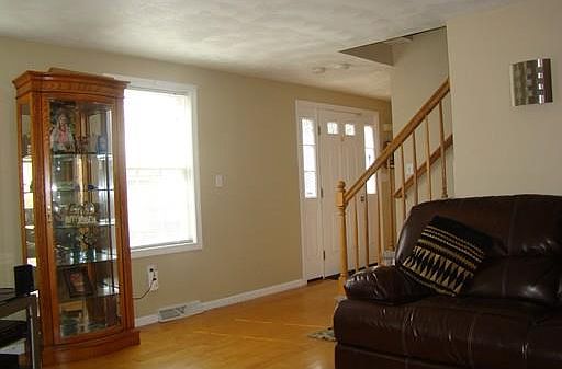 5th image of 1 Elwood Ave