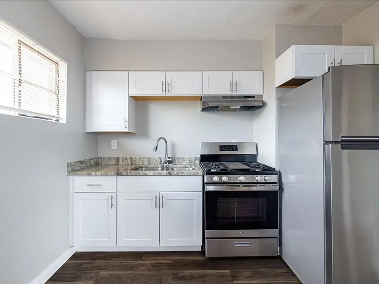 2132 N Forgeus Ave #C — Photo 5