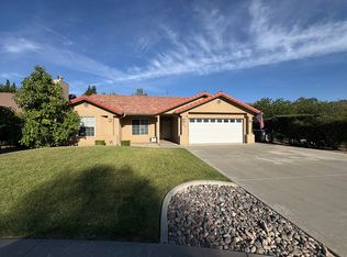 1031 N Crenshaw St, Visalia, CA 93291