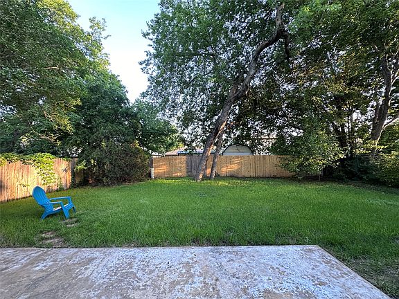 3rd image of 4620 China Rose Dr