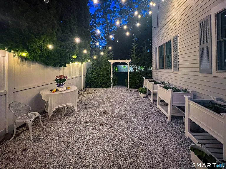 28 Oak St — Photo 6