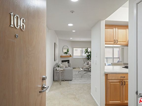 3rd image of 937 12th St APT 106