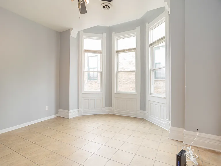 1044 W Belmont Ave #2 — Photo 5