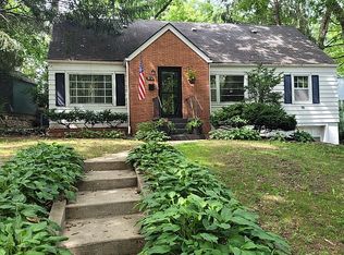 916 B St, Rockford, IL 61107