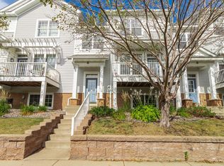 1687 Village Trl E UNIT 2, Maplewood, MN 55109