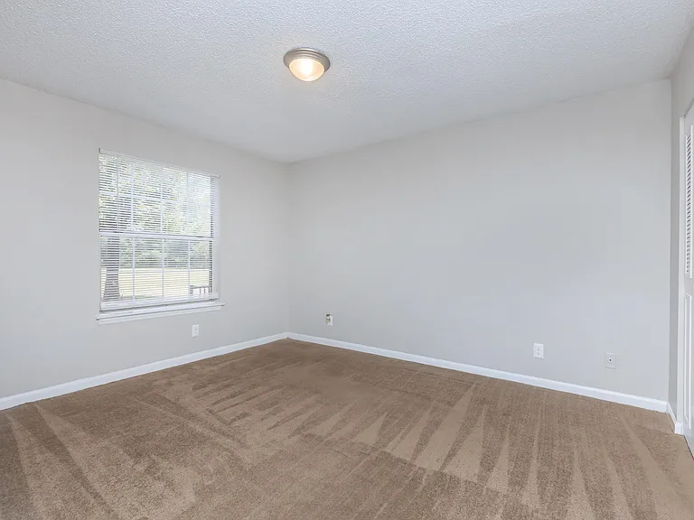Summerlake Apartments — Photo 40