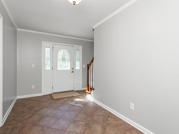 3rd image of 2327 Ridgeview Rd