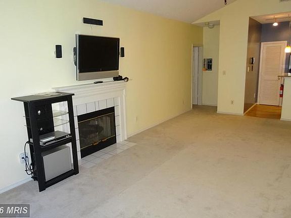 4th image of 4401 Sedgehurst Dr APT 305