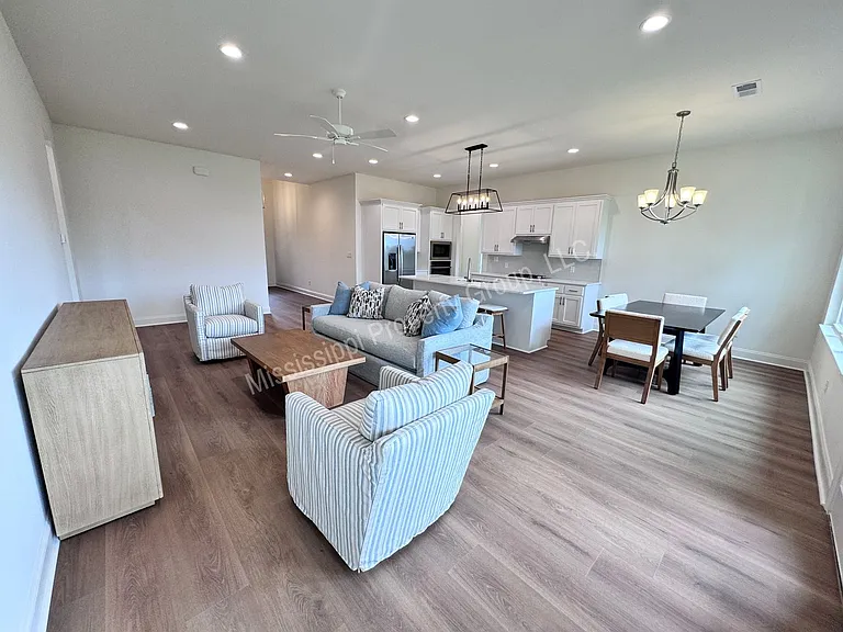 721 Primrose Dr — Photo 6