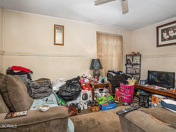 5th image of 914 Pinehaven Drive