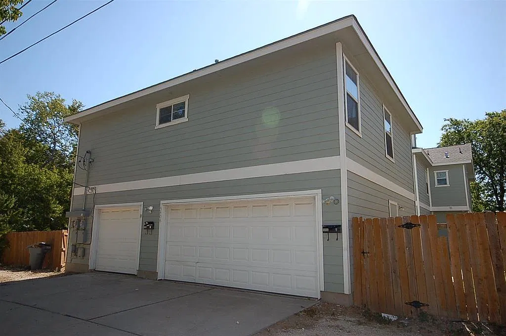 2 bed, 1.0 bath, 950 sqft, $2,400 — Photo 1