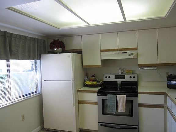 4th image of 925 Fenton Ln APT 15