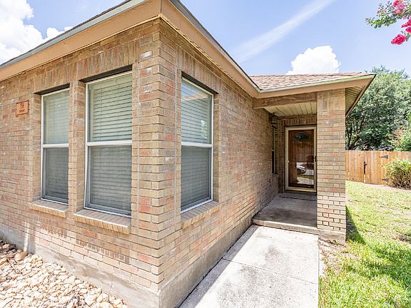 4th image of 756 Pinehurst Dr