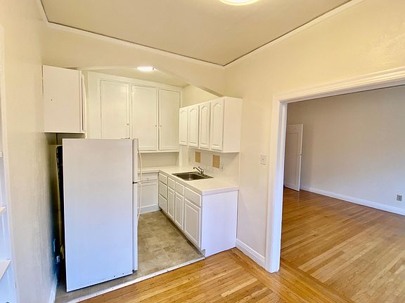 5th image of 2715 Cabrillo St APT 103