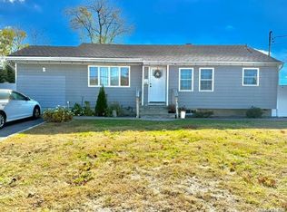 52 Perry St, Brentwood, NY 11717