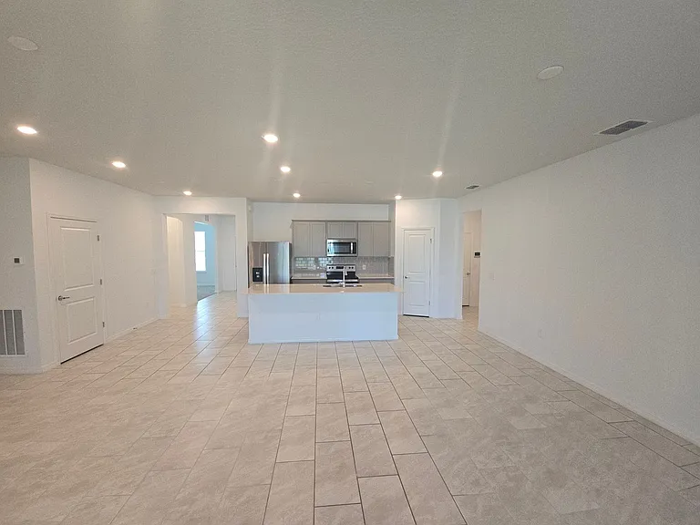 1098 Michelangelo Ln — Photo 3