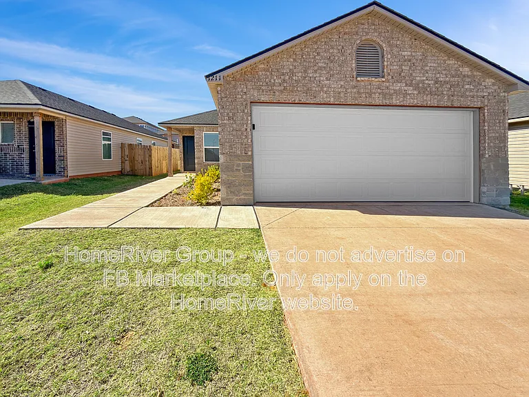 1211 Clydesdale Dr — Photo 1