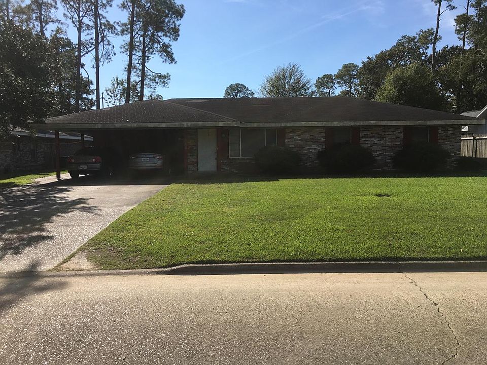 712 College Manor