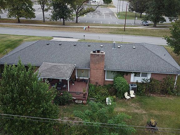 4th image of 1808 Country Club Dr