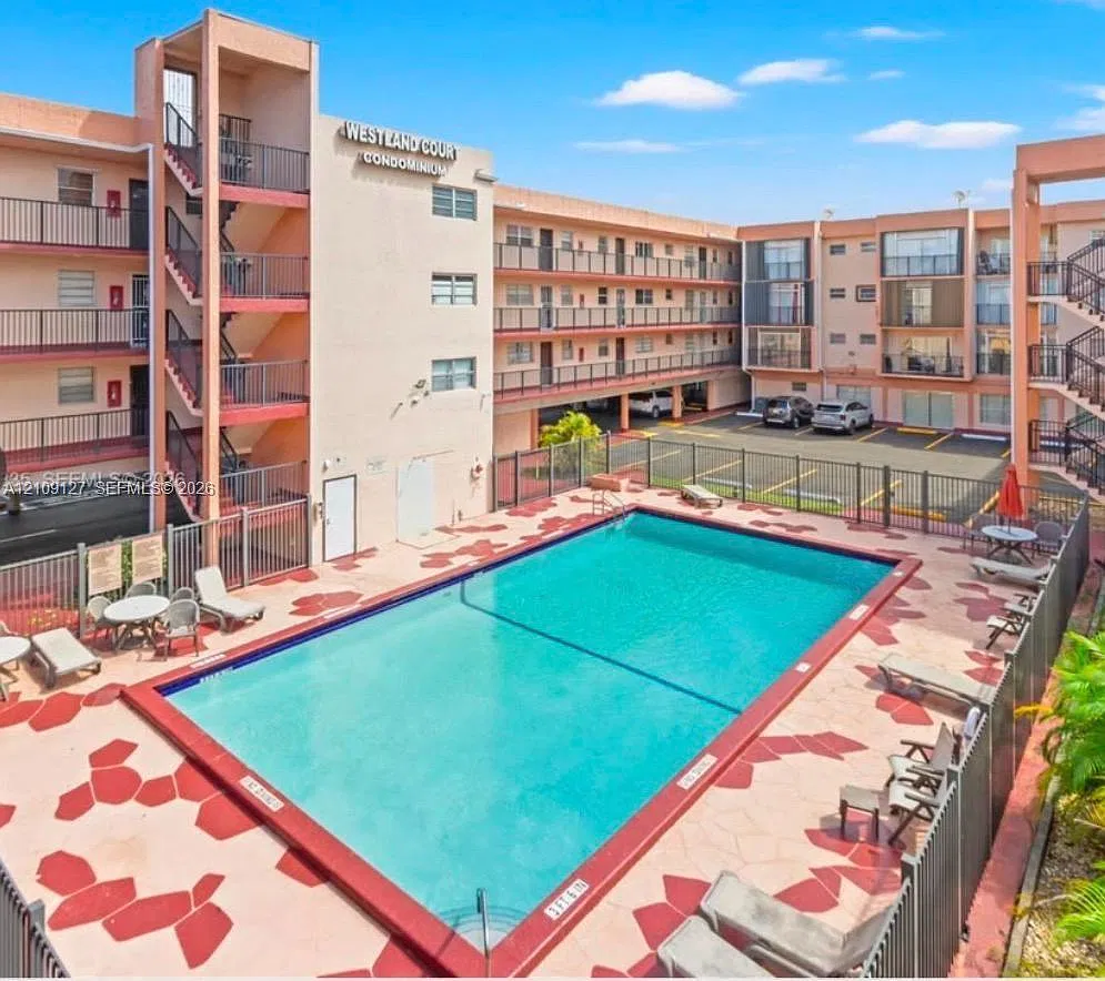 Westland Courts Condo — Photo 1