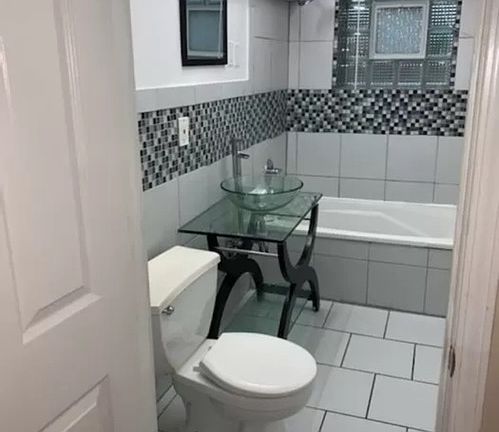 4th image of 1301 E 71st Pl #G