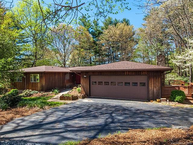 1st image of 15 Gardenwood Dr