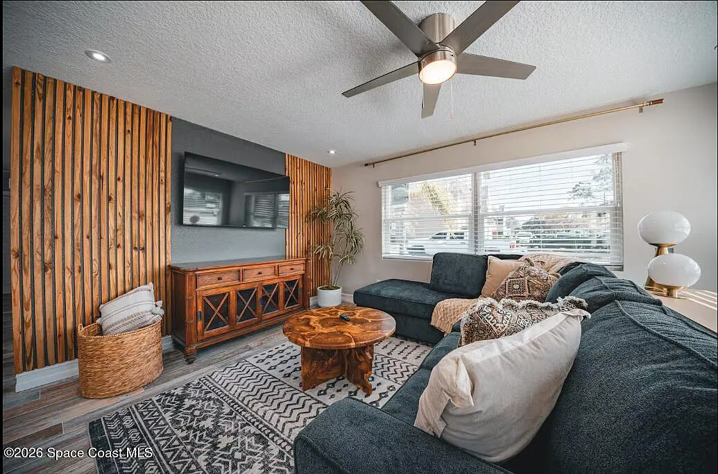 2 bed, 1.0 bath, 966 sqft, $2,600 — Photo 2